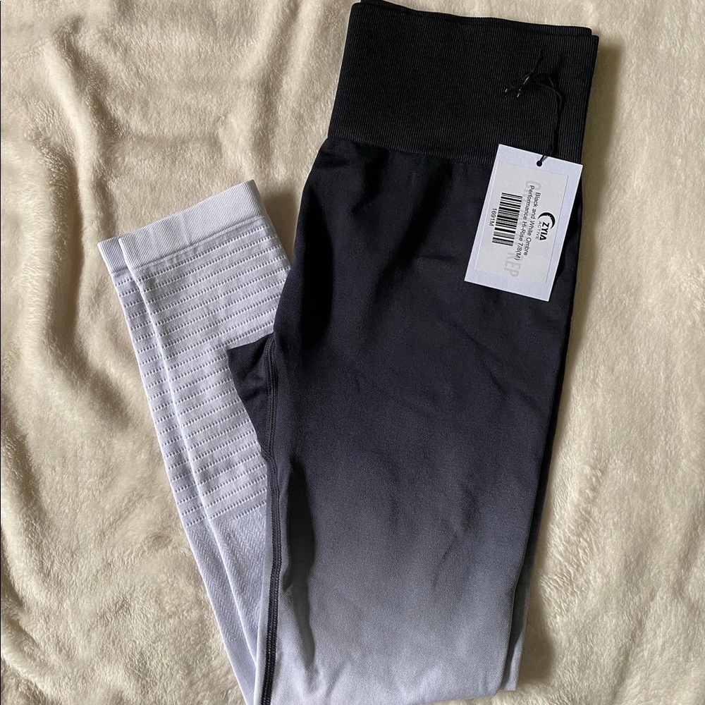 Zyia leggings